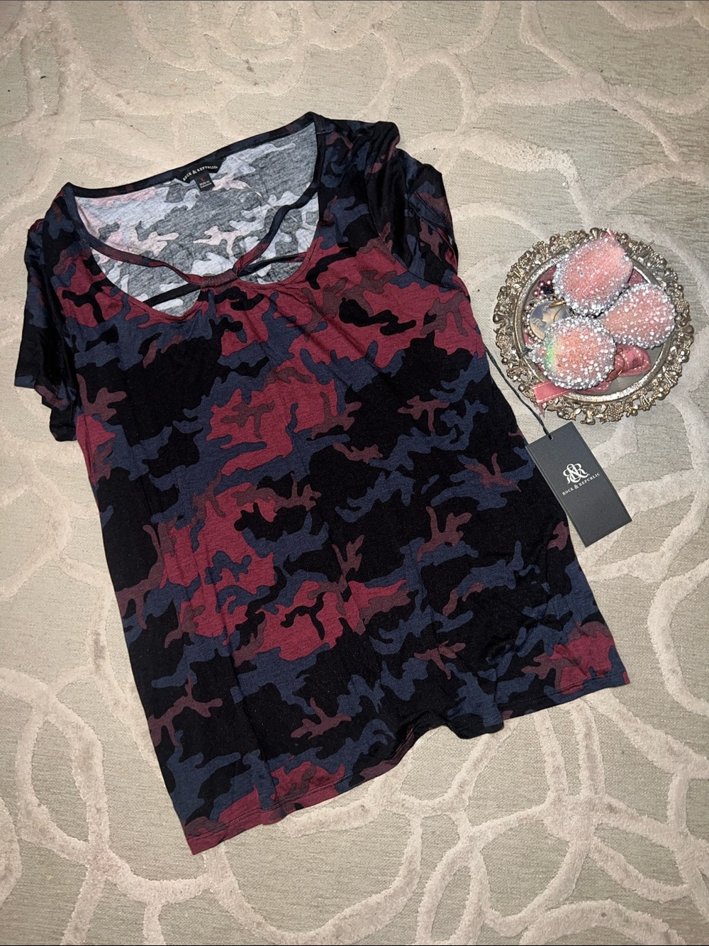 NWT🌷ROCK & REPUBLIC🌷Wine short sleeve rayon/Spandex knit tee